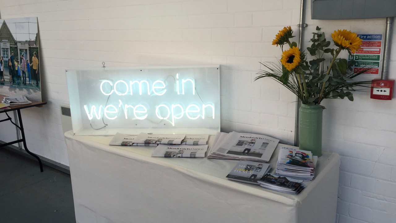 men-girls-dance-talking-space-franc3a7ois-matarasso-3